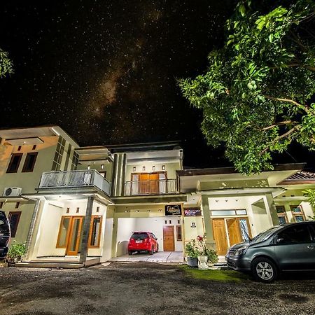 Ijen Bondowoso Home Stay Bagian luar foto